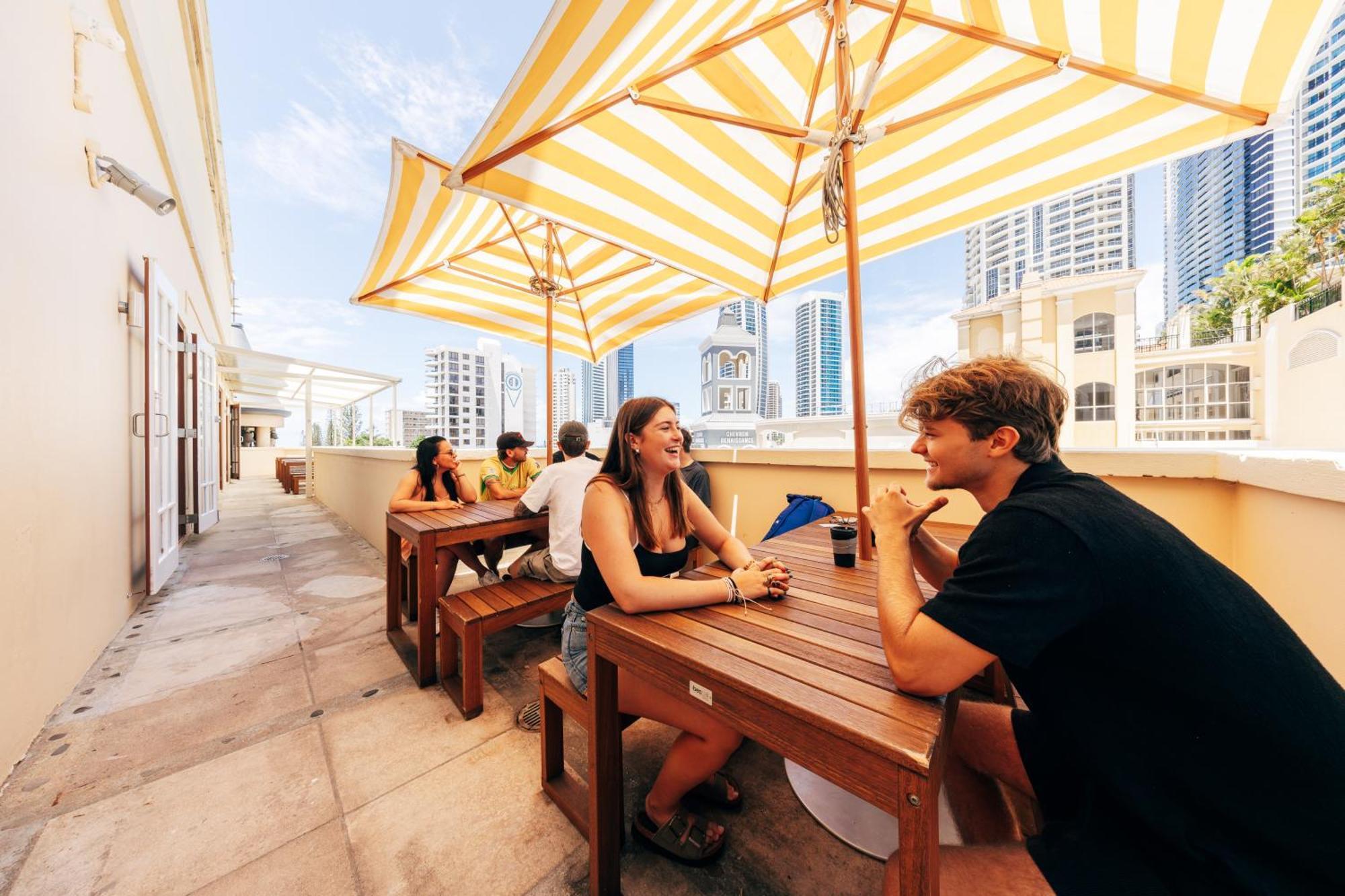 Maze Backpackers - Gold Coast Hostel Eksteriør bilde